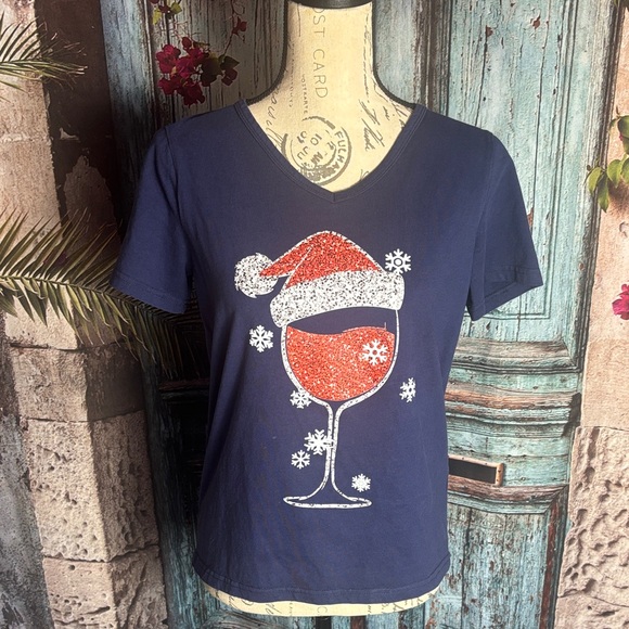 No Brand Christmas Wine Navy V neck Tshirt, size medium, good condition - Picture 1 of 9